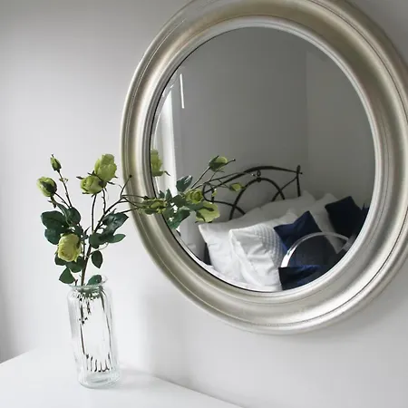 No 10 Spacious 2-Bedroom House In London Stratford With Parking For Up To Six Экстерьер фото