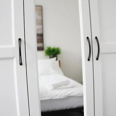 No 10 Spacious 2-Bedroom House In London Stratford With Parking For Up To Six Экстерьер фото