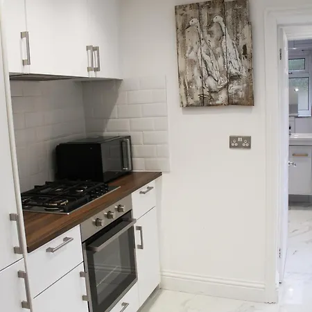 No 10 Spacious 2-Bedroom House In London Stratford With Parking For Up To Six Экстерьер фото