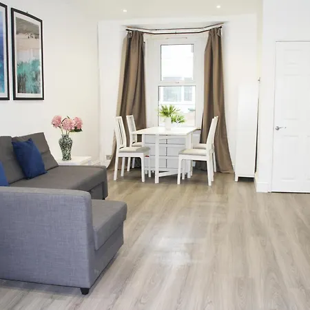 No 10 Spacious 2-Bedroom House In London Stratford With Parking For Up To Six Экстерьер фото