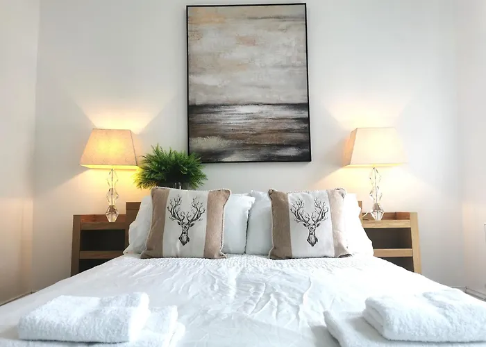 No 10 Spacious 2-Bedroom House In London Stratford With Parking For Up To Six