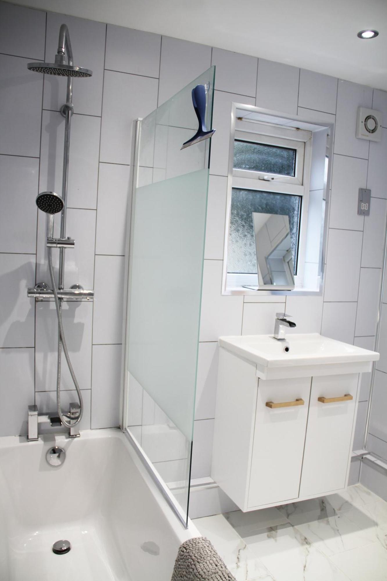 No 10 Spacious 2-bedroom House In Stratford With Parking For Up To Six Дом отдыха *