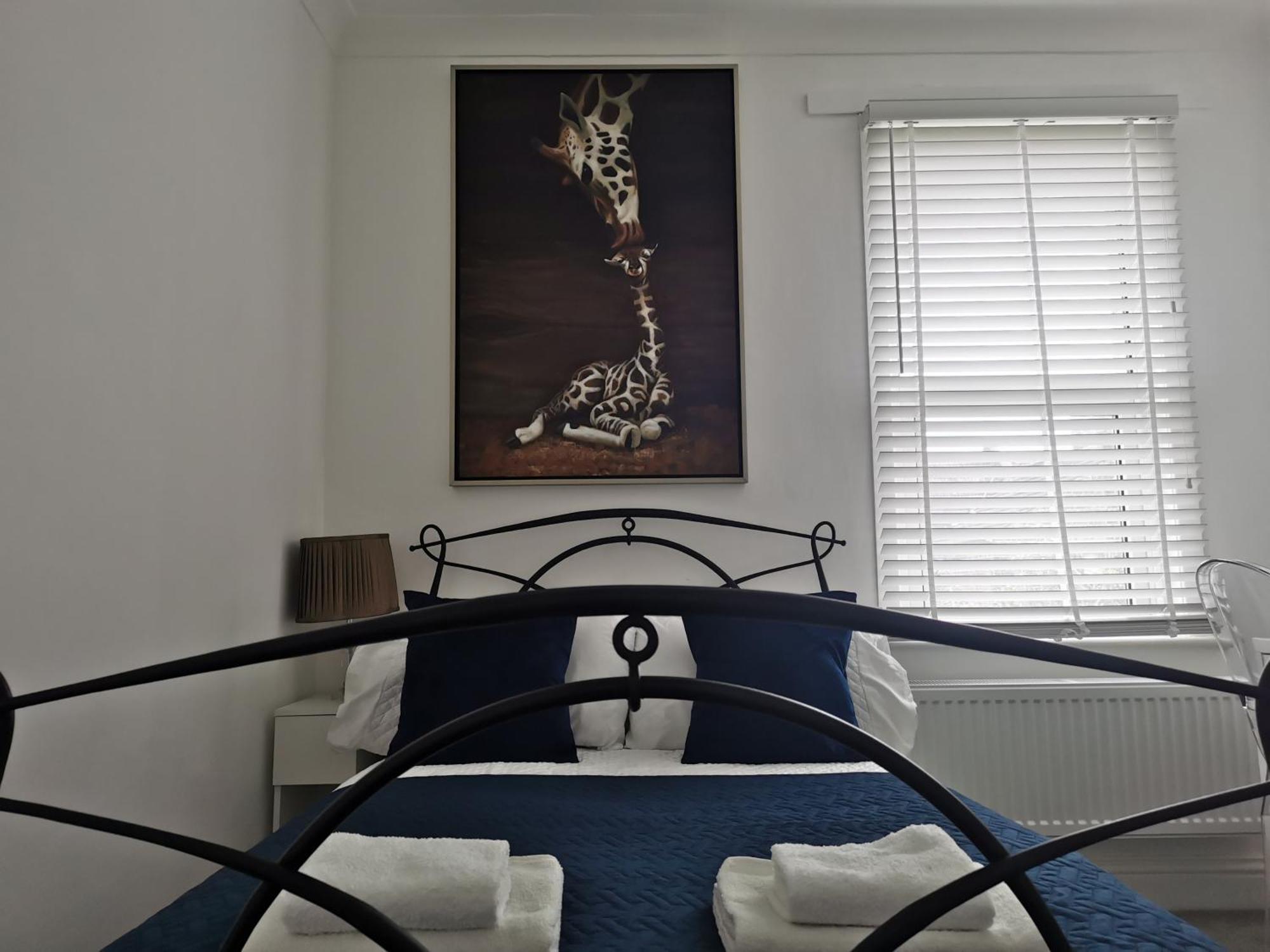 Дом отдыха No 10 Spacious 2-bedroom House In Stratford With Parking For Up To Six Лондон
